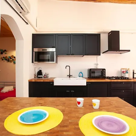 Апартаменти Genius Loci Cozy House With Garden In The Old Town Ольбія