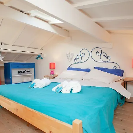 Апартаменти Genius Loci Cozy House With Garden In The Old Town Ольбія