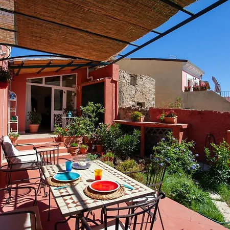 Genius Loci Cozy House With Garden In The Old Town Iun P4177 * Olbia
